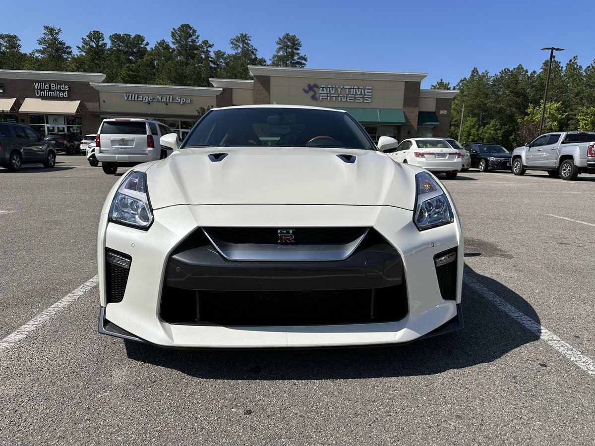 2017 Nissan GT-R Premium Sports Car in Abu Dhabi-pic_2