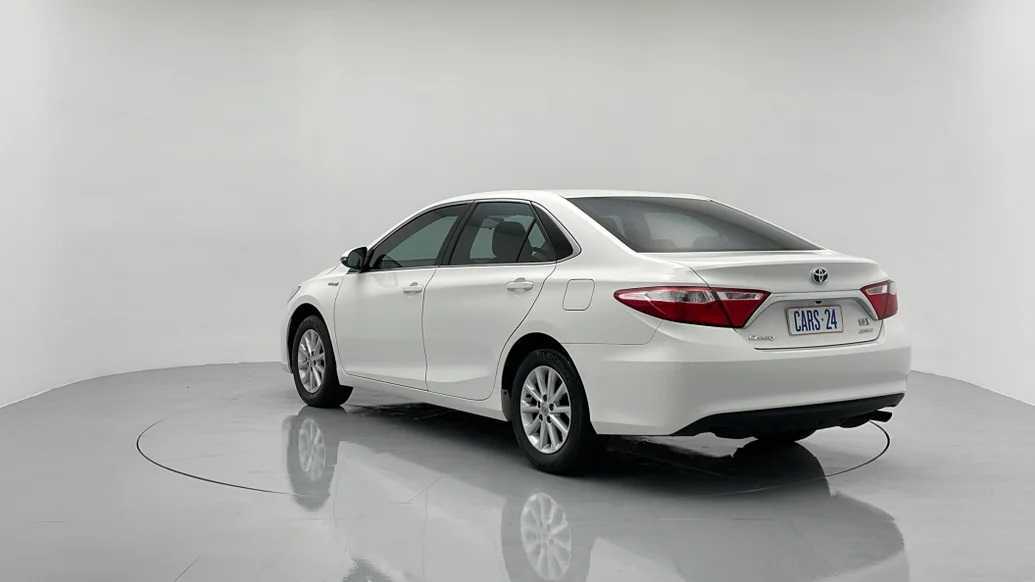 Rent a Toyota Camry SE 2016-pic_5