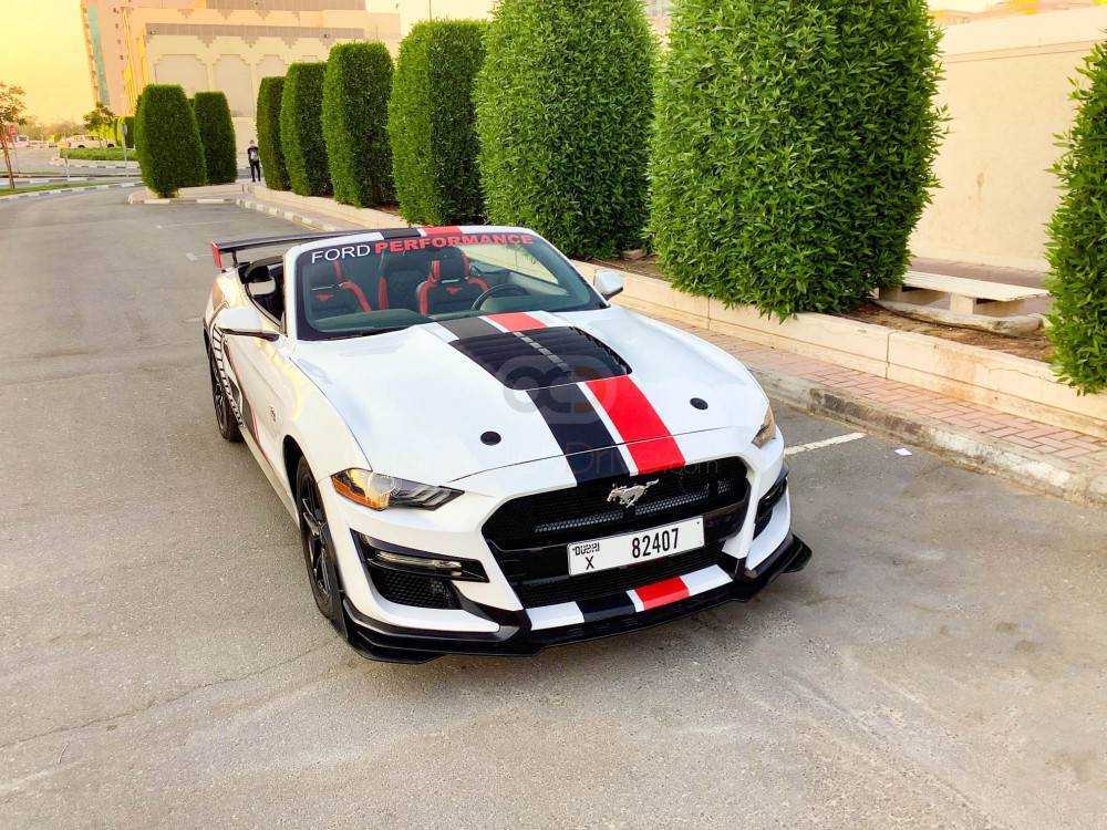 Rent White Ford Mustang Shelby GT500 Kit Convertible V4-pic_3