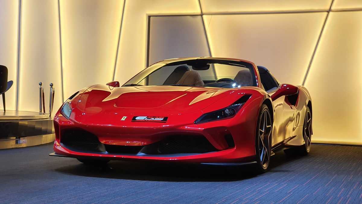 Rent Ferrari F8 Tributo Spider 2022-pic_2