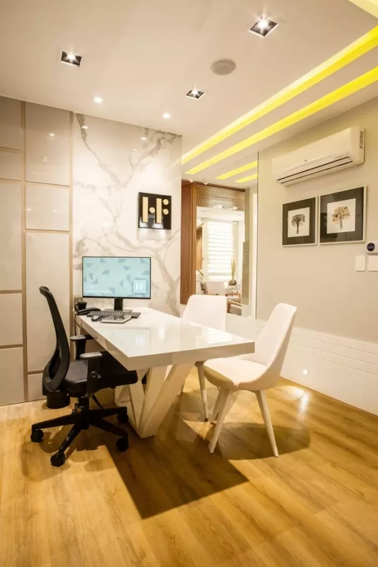 Custom-Made Office Welcome Desk: Tailored for Your Space-pic_1